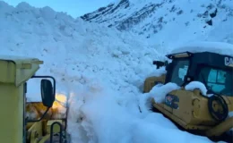 Şırnak Beytüşşebap’ta çığ düştü, grup köy yolu ulaşıma kapandı