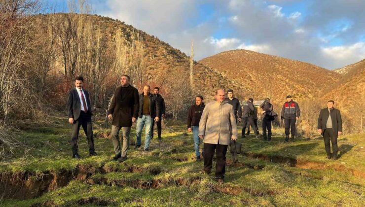 Koyulhisar’da Heyelan Paniği: Kar Suları Toprağı Harekete Geçirdi