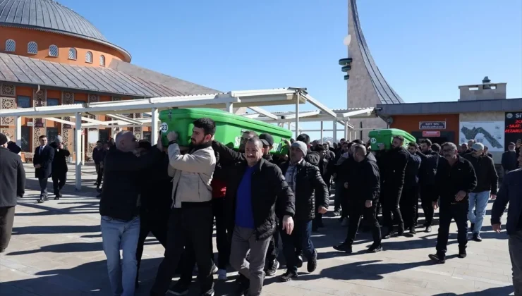 Teravihe Giderken Hayatlarını Kaybetmişlerdi! Gelin ve Kayınvalidenin Cenazesi Gözyaşlarıyla Defnedildi