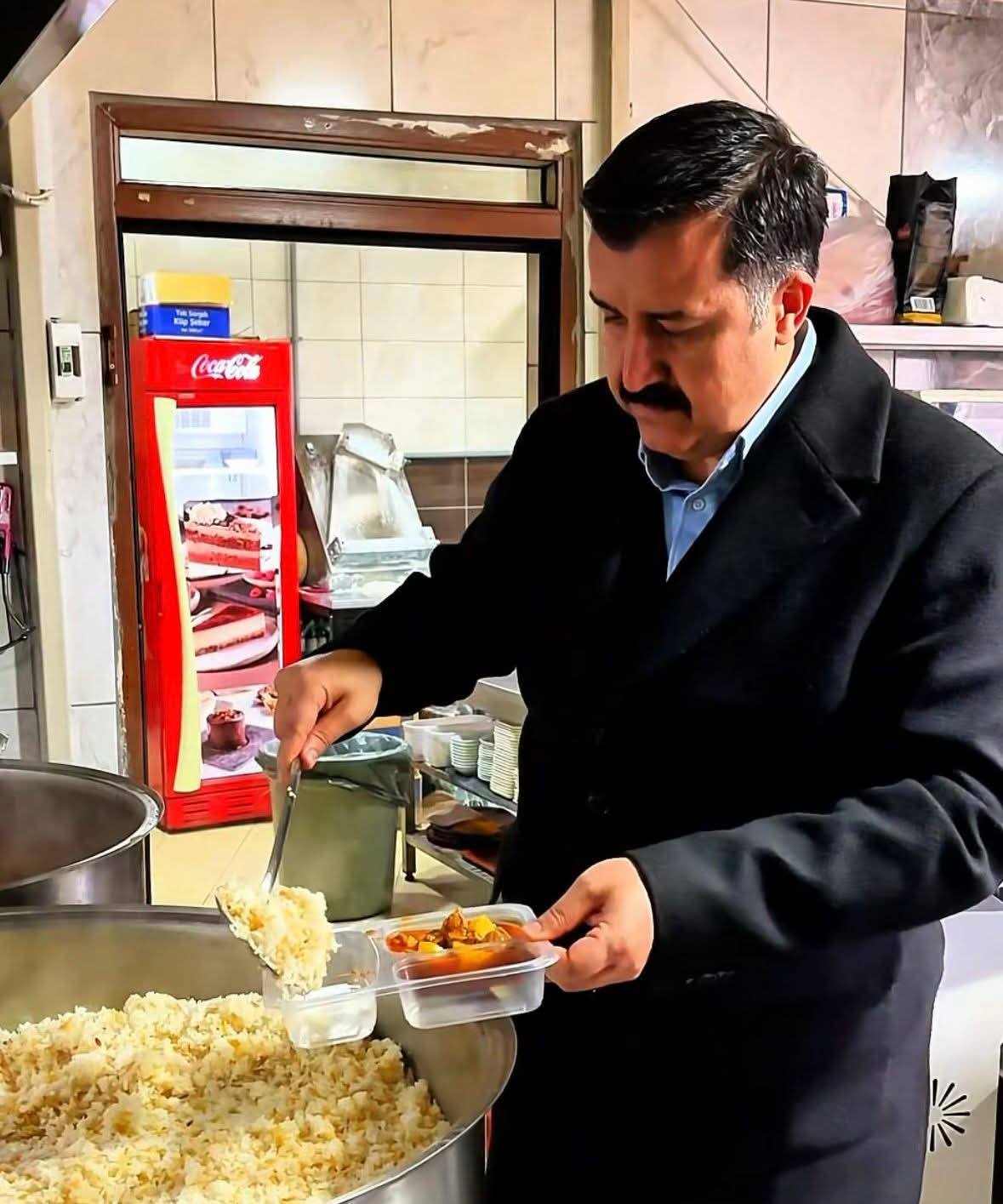 Suşehri Belediyesi sıcak yemek dağıtımı Ahmet Ayhan Kayaoğlu