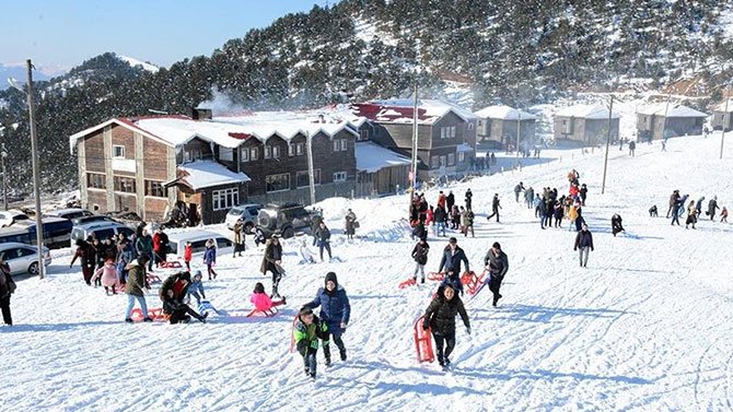 Zigana Kış Sporları Merkezi Yarıyıl Tatilinin Son Gününde Ziyaretçi Akınına Uğradı