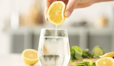 Aç Karnına Limonlu Su İçenler Şokta! Uzman İsimden Zayıflama Alışkanlığına Ezber Bozan Uyarı