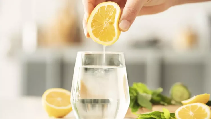 Aç Karnına Limonlu Su İçenler Şokta! Uzman İsimden Zayıflama Alışkanlığına Ezber Bozan Uyarı