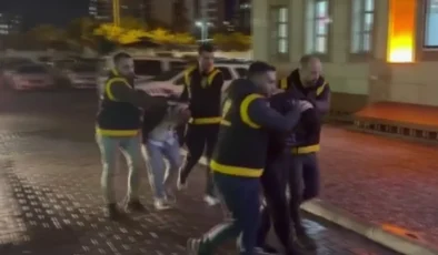 Adana’da Trafikte Bıçaklı Dehşet: Baba ve Oğul Kıskıvrak Yakalandı