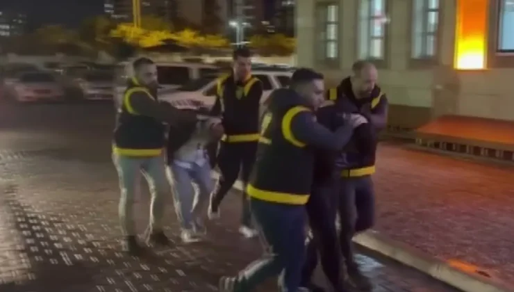 Adana’da Trafikte Bıçaklı Dehşet: Baba ve Oğul Kıskıvrak Yakalandı
