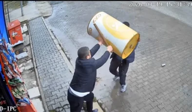 Afyonkarahisar’da Tekel Bayisinde Taşlı Sopalı Dehşet: O Anlar Kamerada!