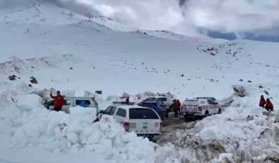 Ağrı Dağı’nda Can Pazarı: 4 Bin 700 Rakımda Kaybolan Kadın Dağcı İçin Seferberlik
