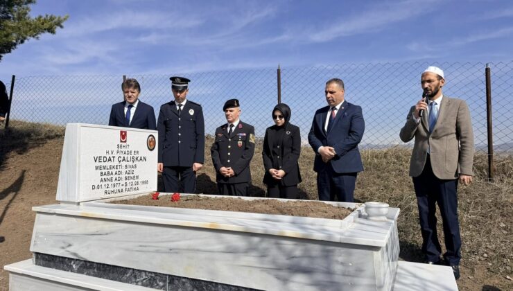 Akıncılar’da Vefa Günü: Kaymakam Yücel ve Başkan Sevinç Şehitlerin Huzuruna Çıktı