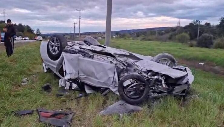 Bayram Yolunda Feci Kaza Antalya’da Otomobiller Kafa Kafaya Çarpıştı