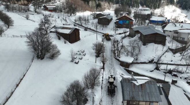 Artvin’de Kar Esareti: Orman Bölge Müdürlüğü Ekipleri Köy Yolları İçin Seferber Oldu