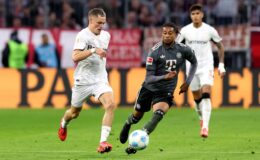 Bundesliga’da Nefes Kesen Mücadele: 1-1’lik Beraberlikte Kartlar Havada Uçuştu