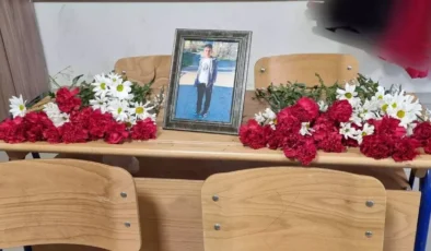 Konya’da yürek yakan veda: 11 yaşındaki Bülent Umut’un sırasına arkadaşları çiçek bıraktı