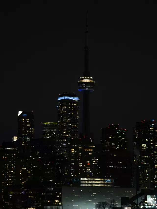 CN Tower Earth Hour etkinliği