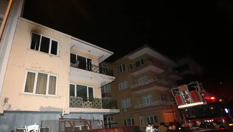 Çanakkale Cevatpaşa Mahallesinde Korku Dolu Gece Ev Yangınında Can Pazarı