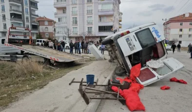 Çorum’da Tarım İşçilerini Taşıyan Minibüs ile Otomobil Çarpıştı: 5 Yaralı