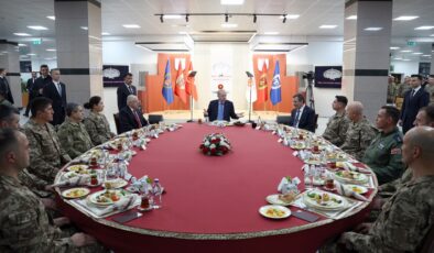Cumhurbaşkanı Erdoğan’dan Özel Kuvvetler’le İftar: “Ordumuzu Daima Muzaffer Eylesin”