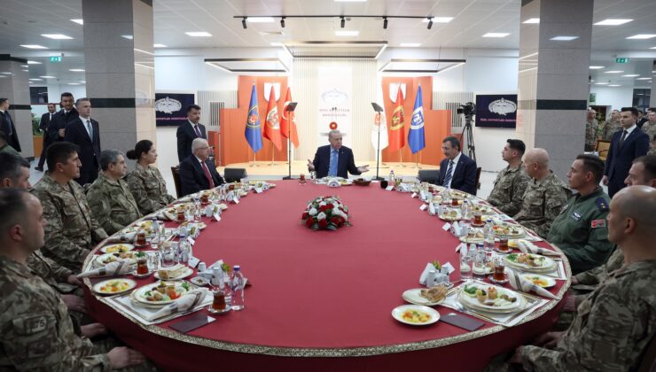 Cumhurbaşkanı Erdoğan’dan Özel Kuvvetler’le İftar: “Ordumuzu Daima Muzaffer Eylesin”