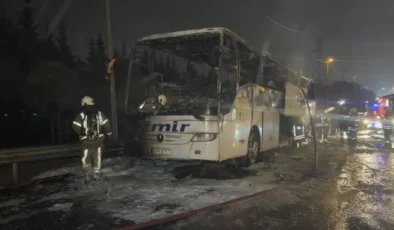 Esenler TEM Otoyolunda Hareketli Dakikalar Yolcu Otobüsü Alevlere Teslim Oldu