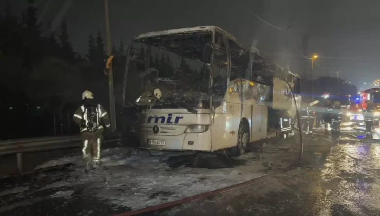 Esenler TEM Otoyolunda Hareketli Dakikalar Yolcu Otobüsü Alevlere Teslim Oldu