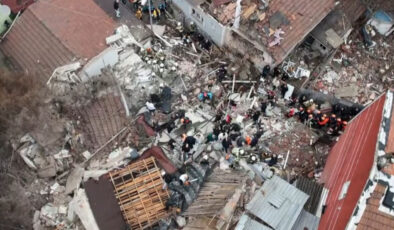 Fatih’te Doğal Gaz Patlaması: İki Bina Yerle Bir Oldu, Enkaz Altında Kritik Bekleyiş!