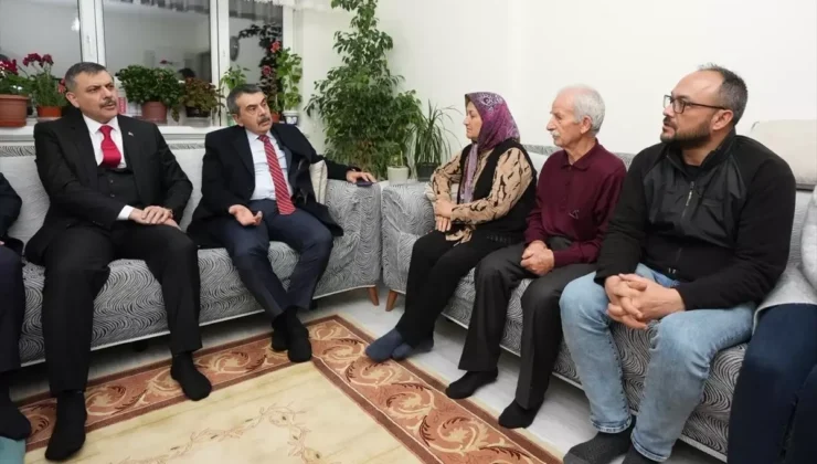 Bakanlardan Acılı Aileye Taziye Ziyareti: Fatma Nur Öğretmenin İsmi Okuluna Verilecek