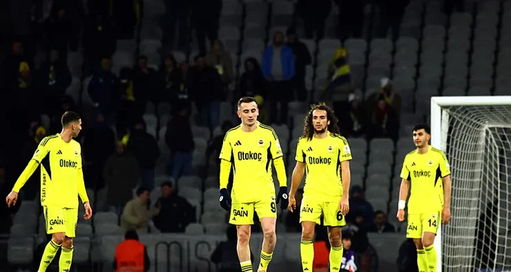 Fenerbahçe Zirve Yarışında Büyük Şok: Lig Sonuncusuna Mağlup Olarak Ağır Yara Aldı!