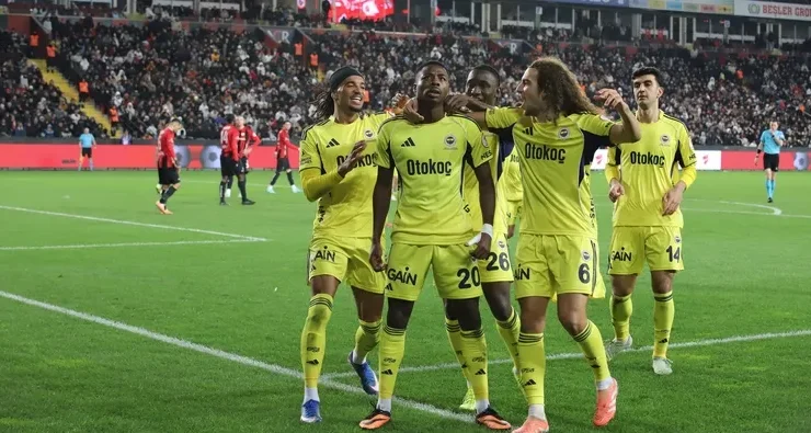 Fenerbahçe Türkiye Kupası’nda Çeyrek Finalde: Gaziantep FK 4-0 Mağlup!