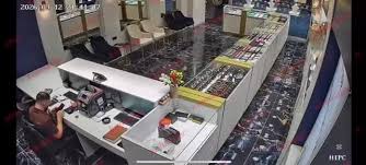 Konya’da Kuyumcu Soygununda Akılalmaz Anlar: Sıcak Çay Otomatını Fırlatarak Direndi