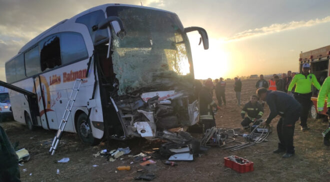 Konya’da Trafik Kazası: Belediye Otobüsü ile Öğrenci Servisi Çarpıştı