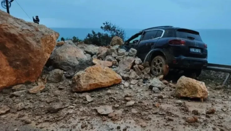 Mersin-Antalya Karayolunda Heyelan Dehşeti: Dev Kayalar Cipin Üzerine Düştü!
