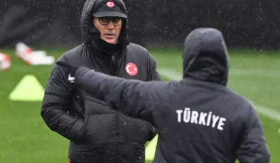 Montella ezber bozdu: Milli Takım Kosova karşısına “duvar” örerek çıkıyor!