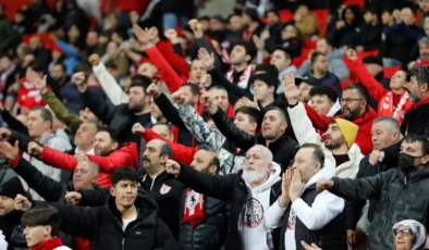 Samsun’da Tarihi Buluşma: Pedro Sanchez ve Atatürk Tezahüratları Stadyumu İnletti