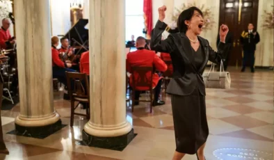 Beyaz Saray’da Skandal Görüntüler: Japonya Başbakanı Takaichi’nin Dansı Diplomatik Krize Dönüştü!