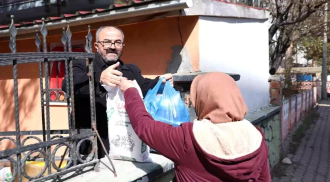 Sivas’ta Gönül Köprüsü: “Bu Bakkalda Para Değil Dua Geçiyor”