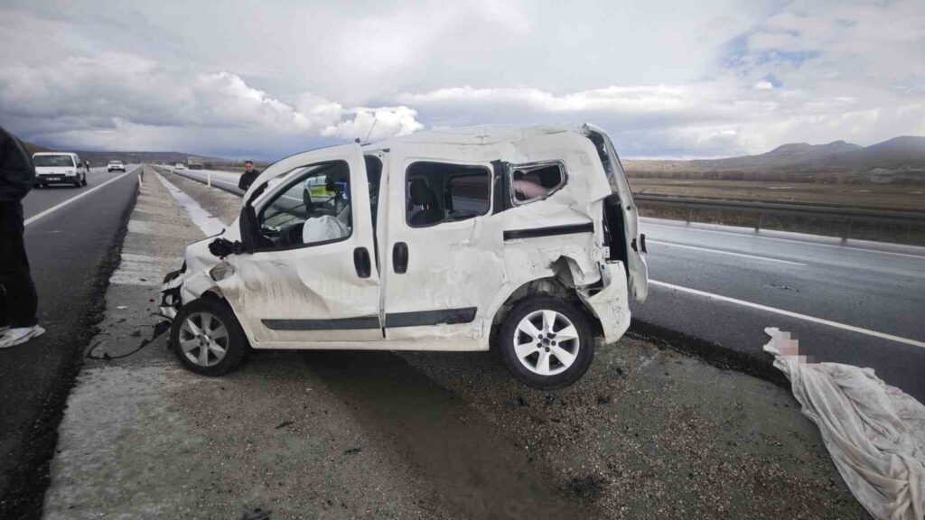 Sivas trafik kazası emniyet kemeri