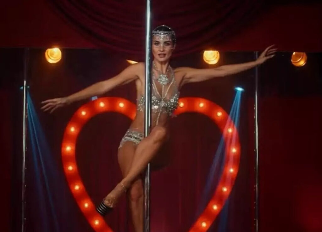 Tuba Büyüküstün direk dansı