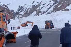 Kar Esareti Geri Döndü: Van-Hakkari Yolunda Dev Çığ Felaketi