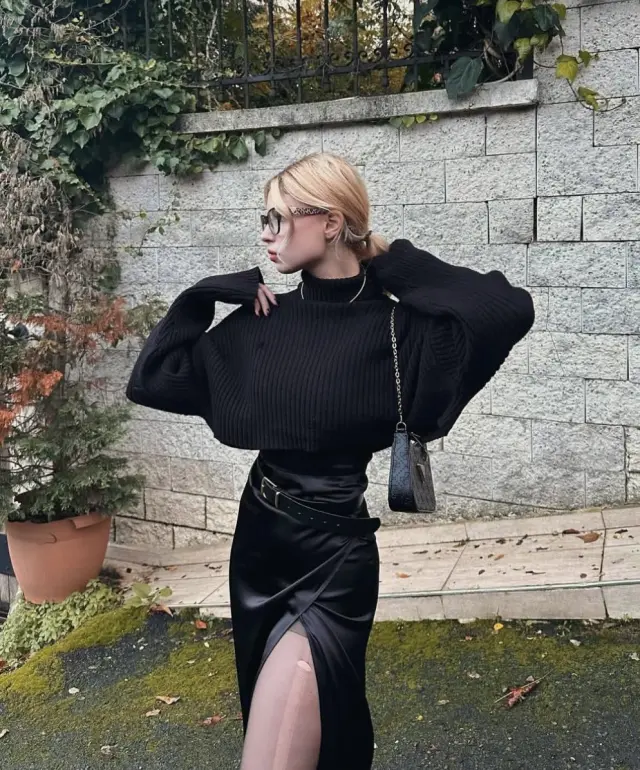 Zeynep Atılgan yırtık çorap