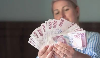 Emekliye Bayram Müjdesi: Maaş ve İkramiyeler Hesaplara Yatıyor