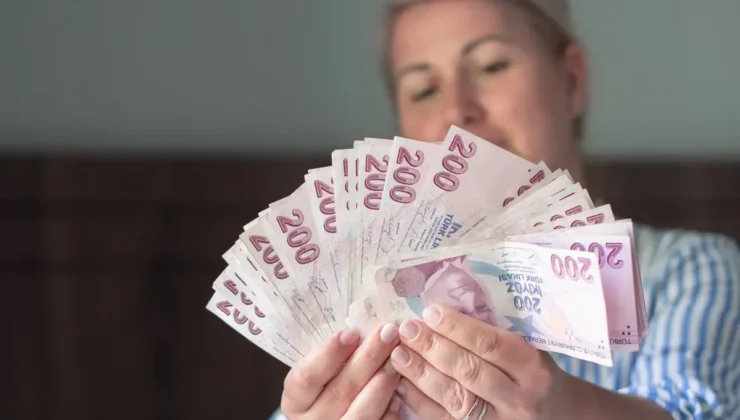 Emekliye Bayram Müjdesi: Maaş ve İkramiyeler Hesaplara Yatıyor