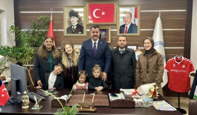 Suşehri’nde Bayram Coşkusu Makama Taşındı: Miniklerden Başkana Özel Sürpriz