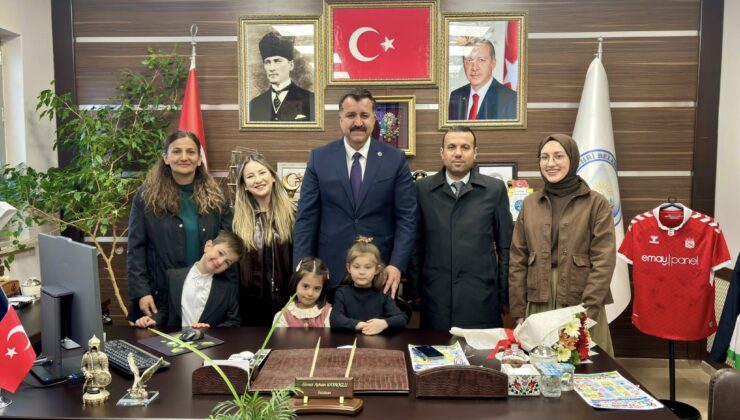 Suşehri’nde Bayram Coşkusu Makama Taşındı: Miniklerden Başkana Özel Sürpriz