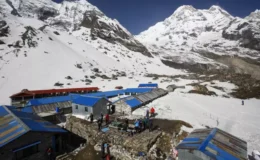Everest’te “Kurtarma” Skandalı: Dağcıları Karbonatla Hasta Edip Milyonlarca Dolar Çaldılar