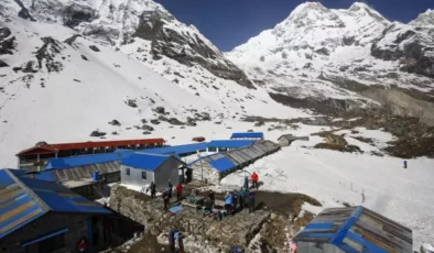 Everest’te “Kurtarma” Skandalı: Dağcıları Karbonatla Hasta Edip Milyonlarca Dolar Çaldılar