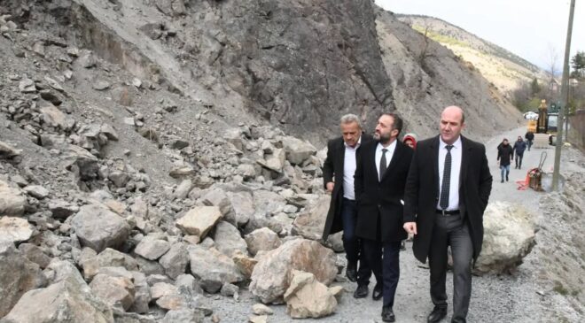 Gümüşhane’de Bir Haftalık Ulaşım Çilesi: Meclis Başkanı Heyelan Bölgesinde