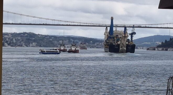 İstanbul Boğazı’nda Dev Geçiş: Gemi Trafiği Çift Yönlü Kapatıldı