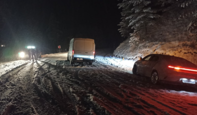 Kastamonu’da Bahar Yerini Kışa Bıraktı: Nisan Karı Tosya Yolunu Kapattı