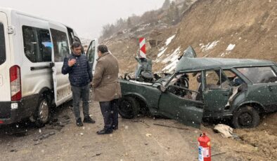 Kelkit-Erzincan Karayolunda Korkunç Kaza: Öğretmen Servisi ve Otomobil Çarpıştı