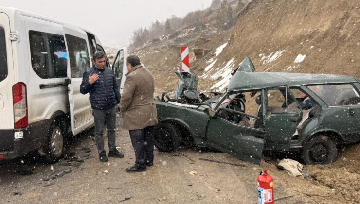 Kelkit-Erzincan Karayolunda Korkunç Kaza: Öğretmen Servisi ve Otomobil Çarpıştı