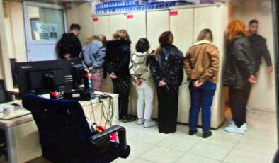 Türk Polisiyle Dalga Geçenlere Sosyal Medya Şoku: Emniyetteki Görüntüleri Ortaya Çıktı